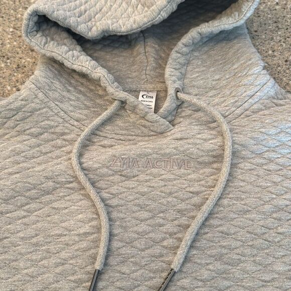 ZYIA ACTIVE Quilted Gray Diamond Hoodie - Picture 5 of 10